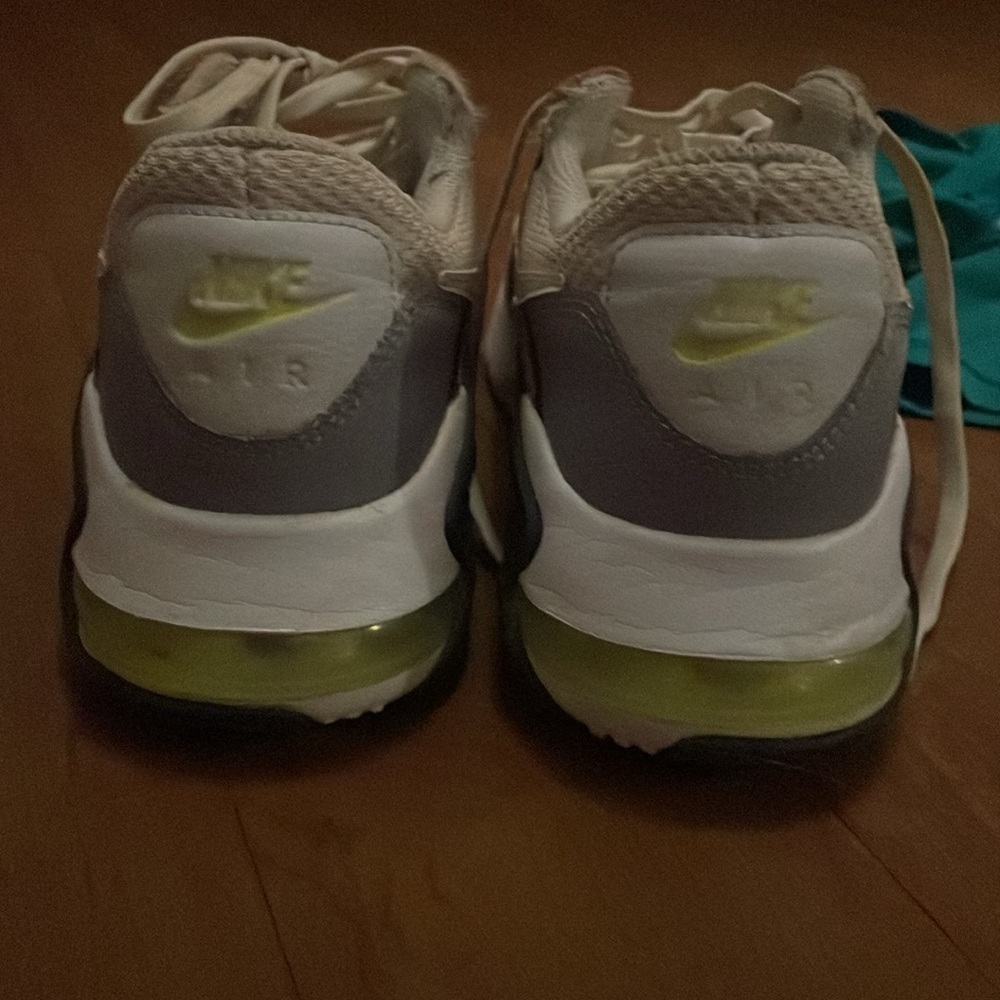 i am selling nike air maxes size 7.5 - Picture 2 of 4